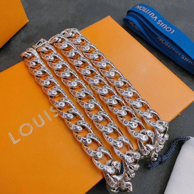 LV Necklace 02lyr37